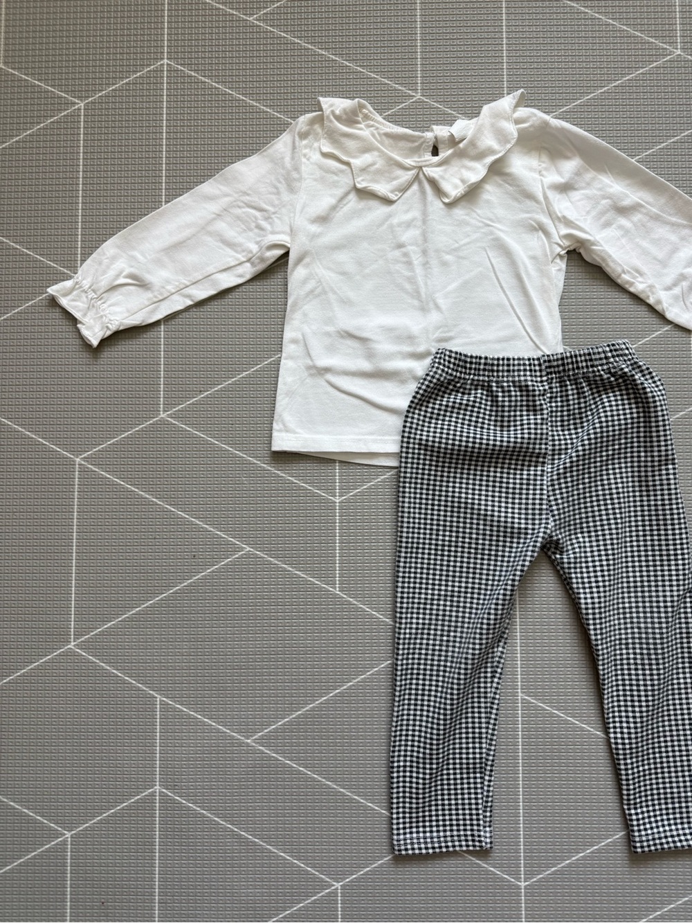 Boutique|Baby girl/toddler boho set,gingham leggings & white Peterpan collar top